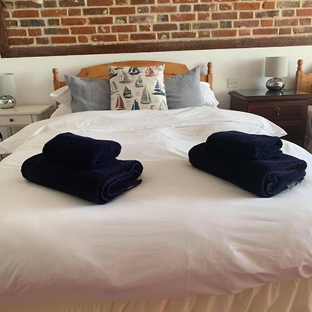 Ye Olde White Harte Hotel Burnham-on-Crouch Zimmer foto