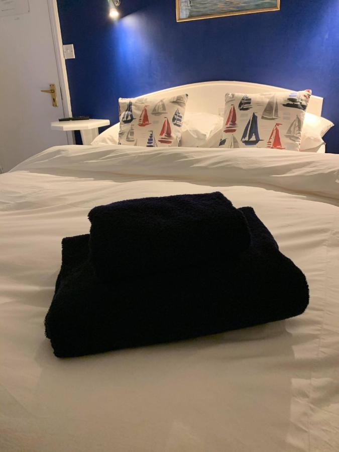 Ye Olde White Harte Hotel Burnham-on-Crouch Zimmer foto
