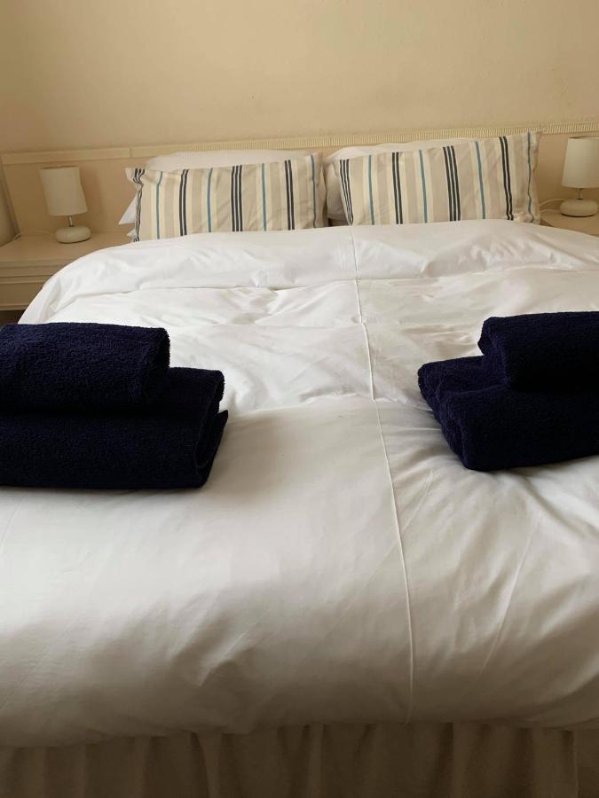 Ye Olde White Harte Hotel Burnham-on-Crouch Zimmer foto