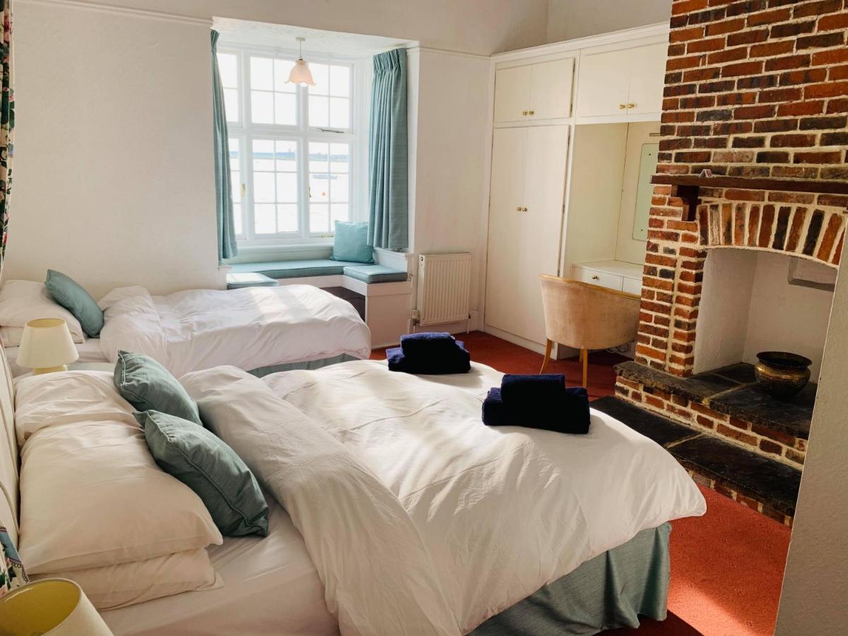 Ye Olde White Harte Hotel Burnham-on-Crouch Zimmer foto