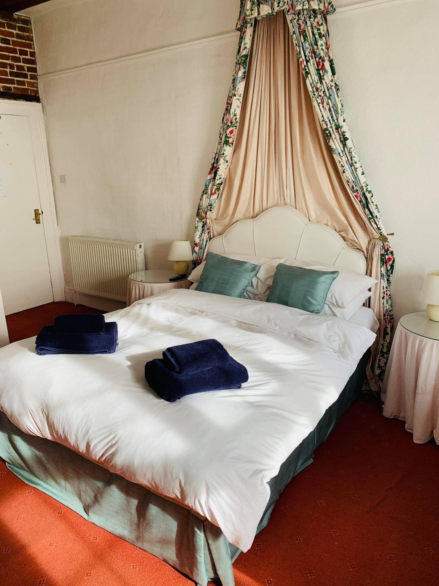 Ye Olde White Harte Hotel Burnham-on-Crouch Zimmer foto