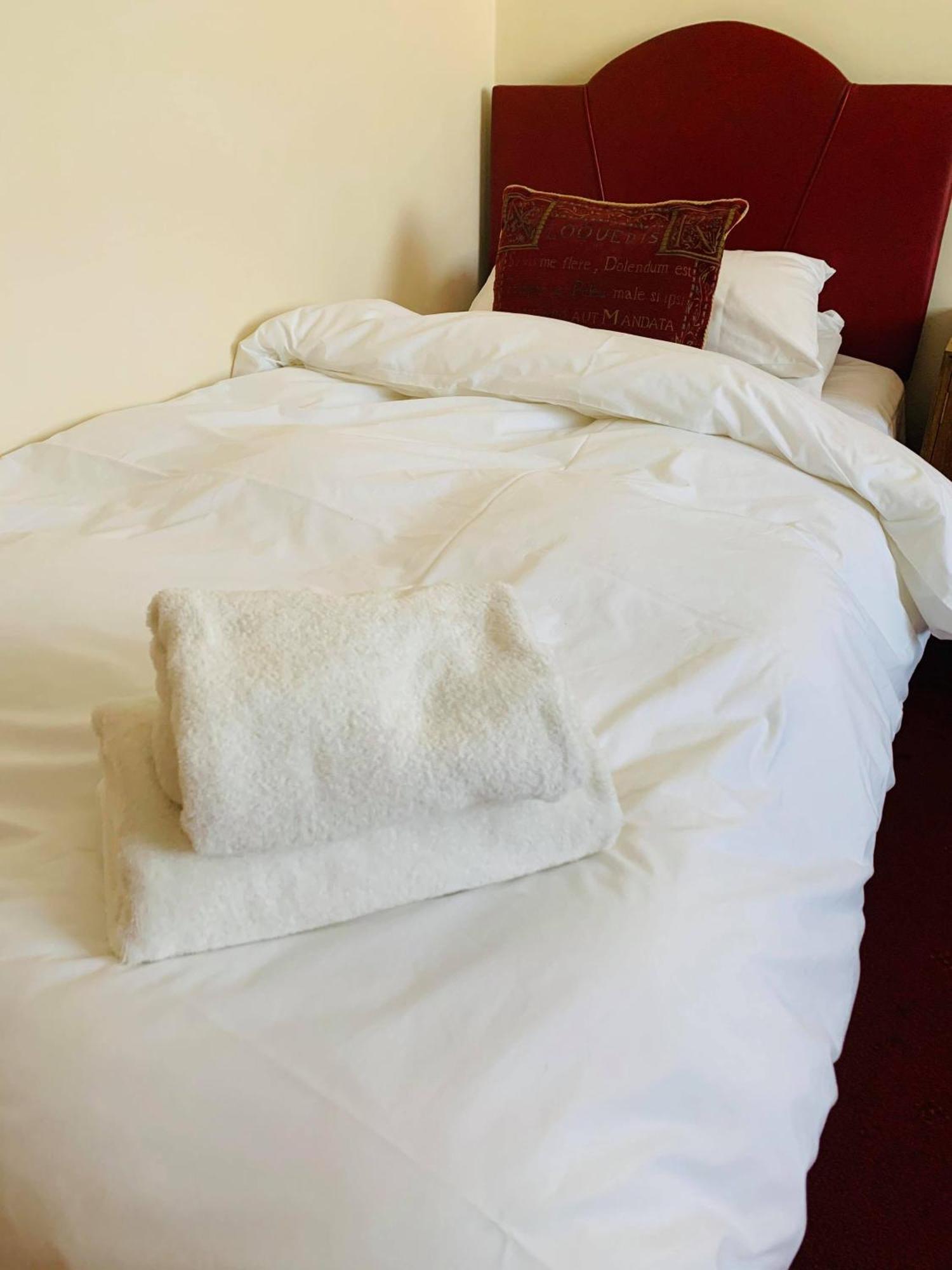 Ye Olde White Harte Hotel Burnham-on-Crouch Zimmer foto