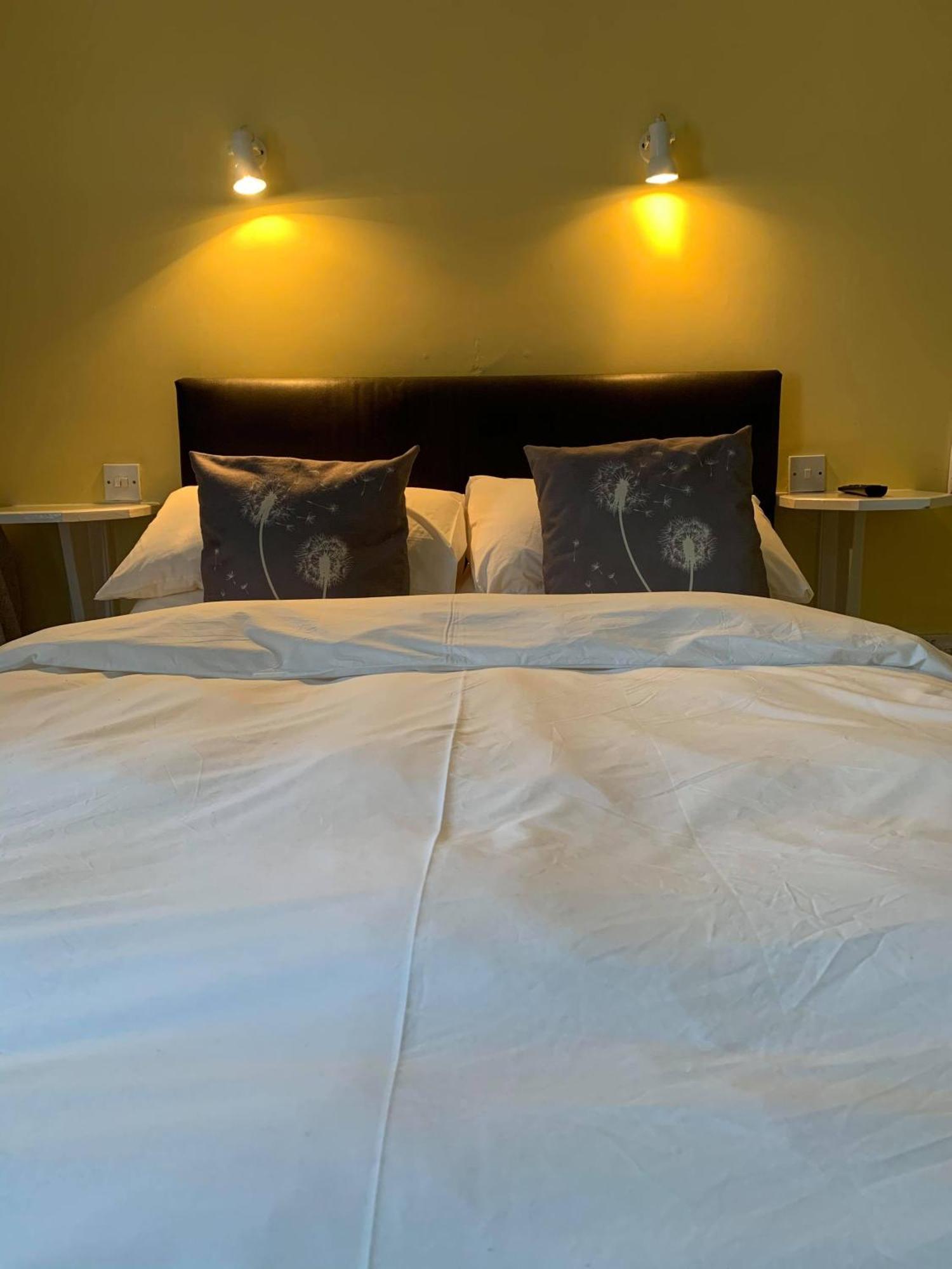 Ye Olde White Harte Hotel Burnham-on-Crouch Zimmer foto