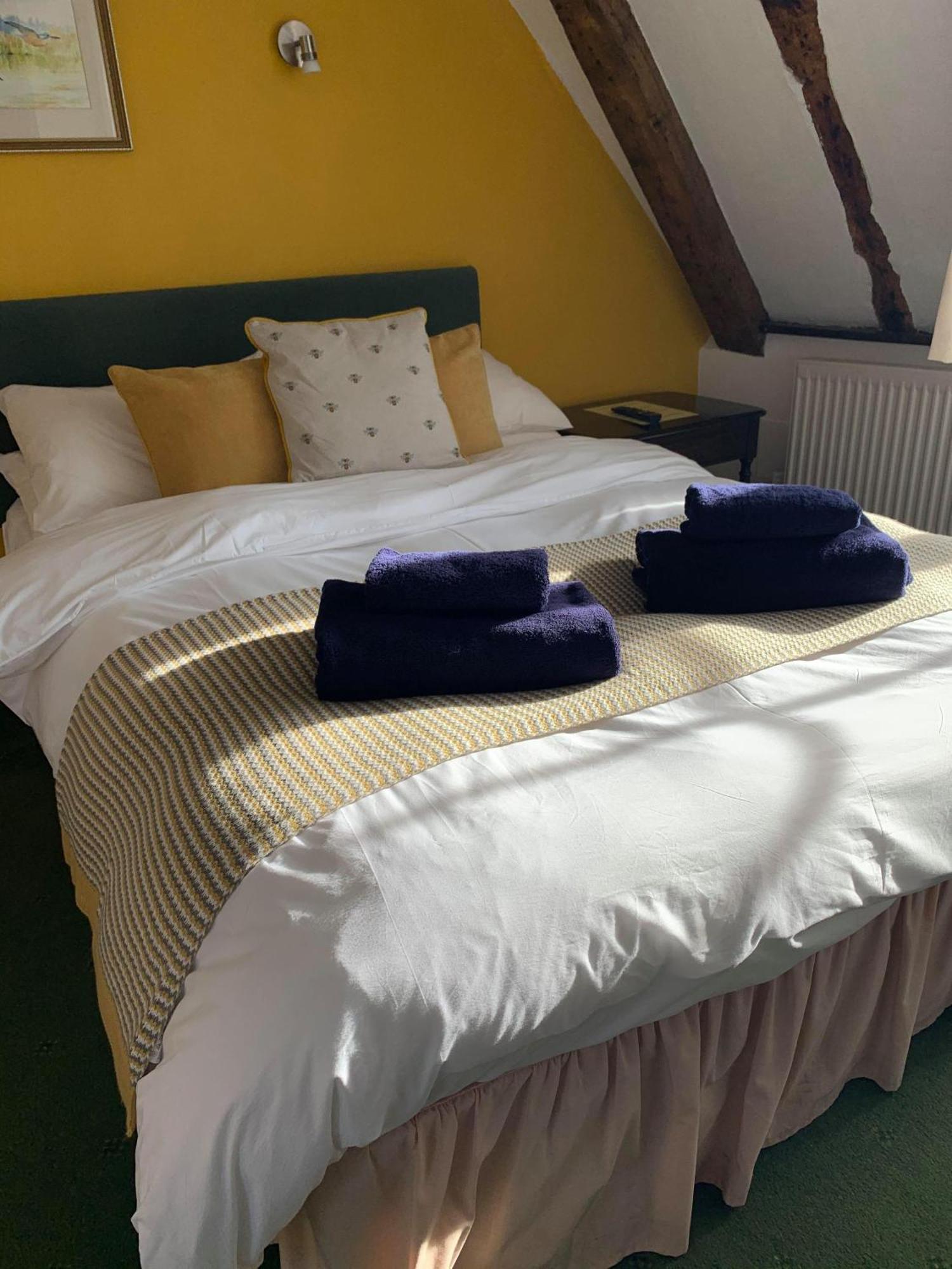 Ye Olde White Harte Hotel Burnham-on-Crouch Zimmer foto