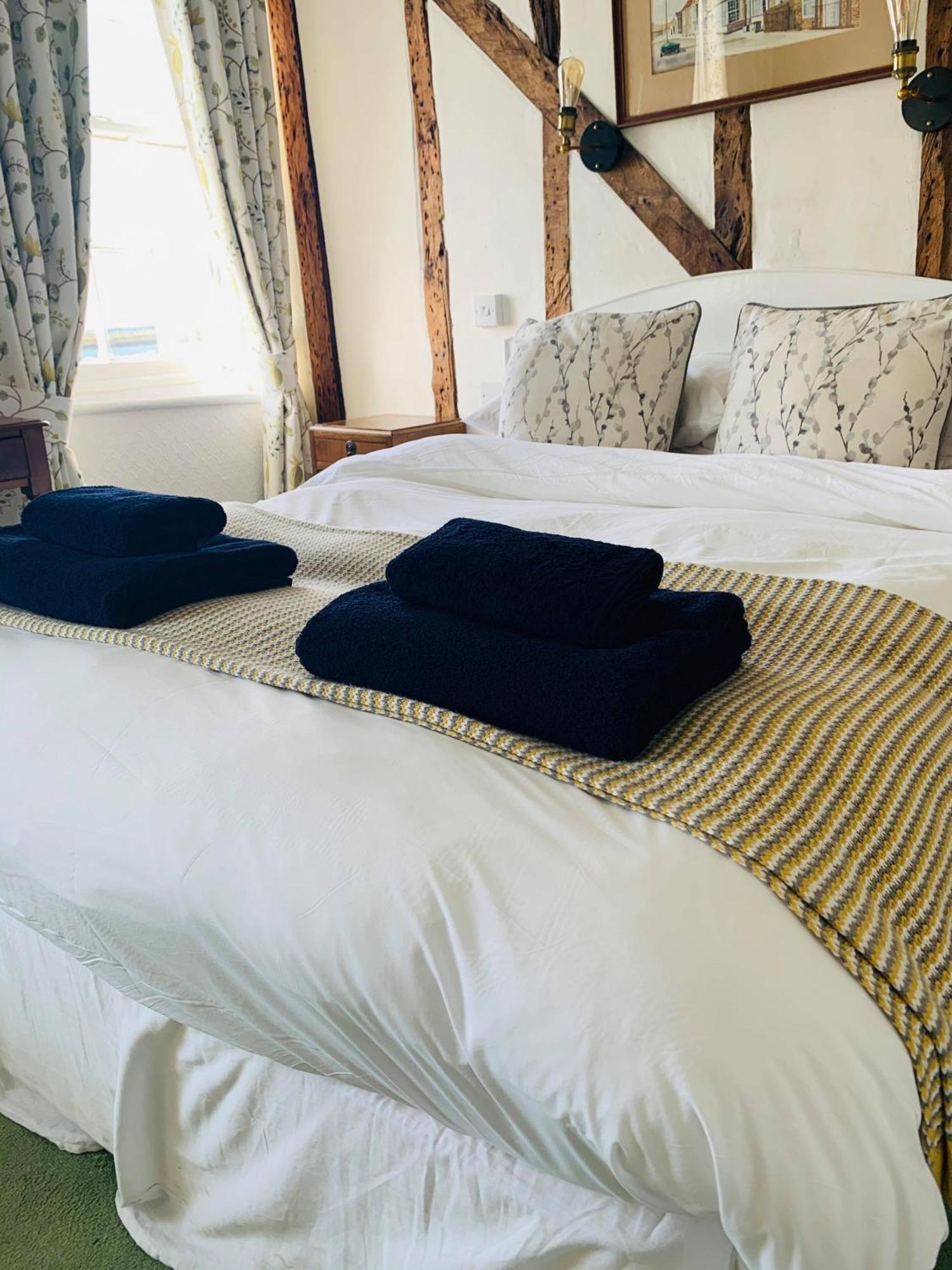 Ye Olde White Harte Hotel Burnham-on-Crouch Zimmer foto